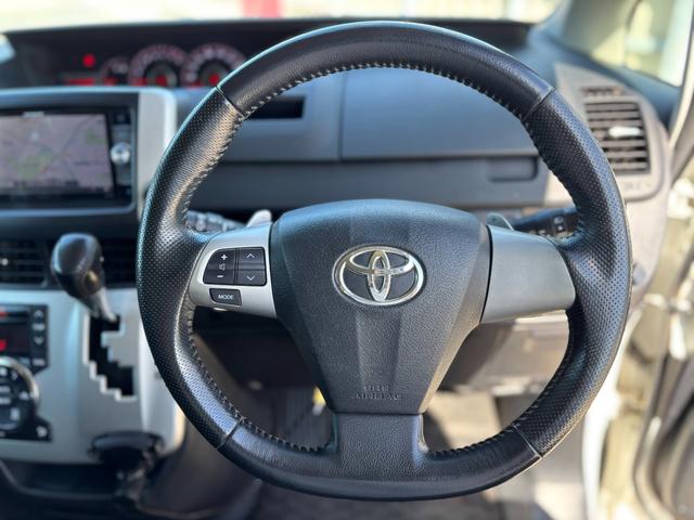 ヴォクシー ＺＳ　社外１８インチＡＷ／Ｂｌｕｅｔｏｏｔｈ／両側パワスラ／カロッツェリアナビ／フリップダウンモニター／インナーミラー型ドラレコ／ウォークスルー／ＥＴＣ（10枚目）