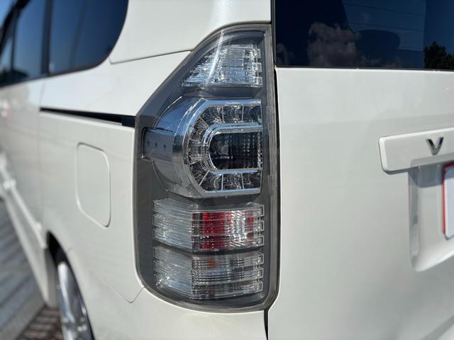 ヴォクシー ＺＳ　社外１８インチＡＷ／Ｂｌｕｅｔｏｏｔｈ／両側パワスラ／カロッツェリアナビ／フリップダウンモニター／インナーミラー型ドラレコ／ウォークスルー／ＥＴＣ（15枚目）