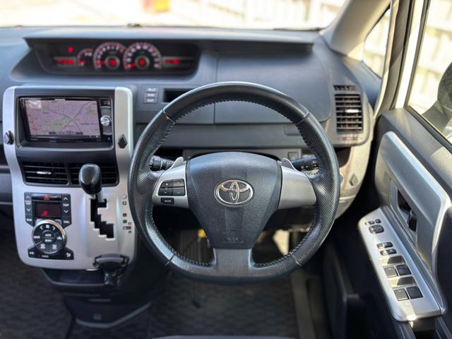 ヴォクシー ＺＳ　社外１８インチＡＷ／Ｂｌｕｅｔｏｏｔｈ／両側パワスラ／カロッツェリアナビ／フリップダウンモニター／インナーミラー型ドラレコ／ウォークスルー／ＥＴＣ（17枚目）