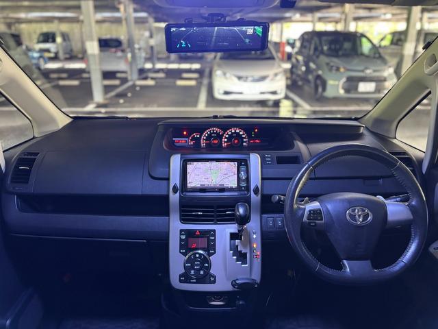 ヴォクシー ＺＳ　社外１８インチＡＷ／Ｂｌｕｅｔｏｏｔｈ／両側パワスラ／カロッツェリアナビ／フリップダウンモニター／インナーミラー型ドラレコ／ウォークスルー／ＥＴＣ（22枚目）