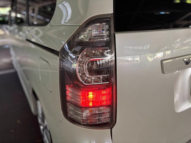 ヴォクシー ＺＳ　社外１８インチＡＷ／Ｂｌｕｅｔｏｏｔｈ／両側パワスラ／カロッツェリアナビ／フリップダウンモニター／インナーミラー型ドラレコ／ウォークスルー／ＥＴＣ（23枚目）
