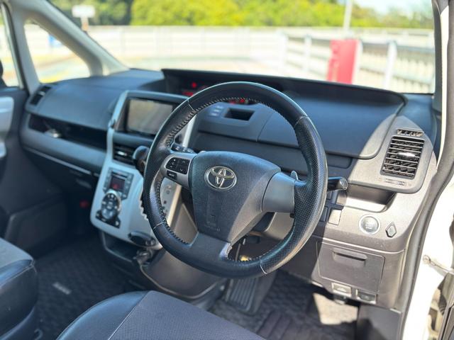 ヴォクシー ＺＳ　社外１８インチＡＷ／Ｂｌｕｅｔｏｏｔｈ／両側パワスラ／カロッツェリアナビ／フリップダウンモニター／インナーミラー型ドラレコ／ウォークスルー／ＥＴＣ（34枚目）