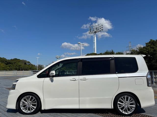 ヴォクシー ＺＳ　社外１８インチＡＷ／Ｂｌｕｅｔｏｏｔｈ／両側パワスラ／カロッツェリアナビ／フリップダウンモニター／インナーミラー型ドラレコ／ウォークスルー／ＥＴＣ（36枚目）