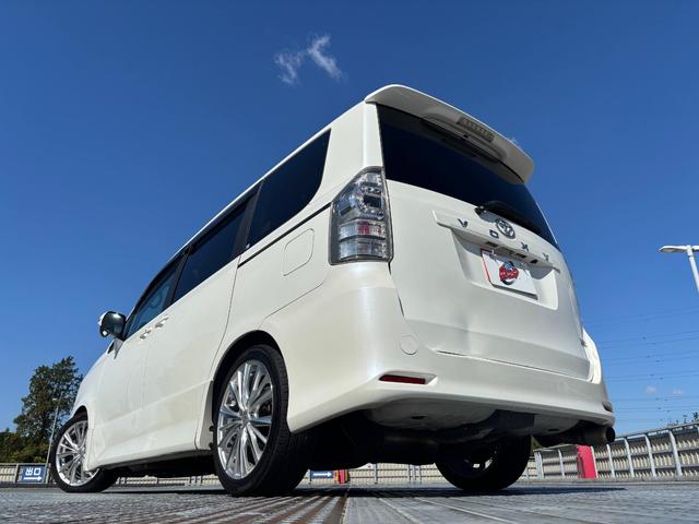 ヴォクシー ＺＳ　社外１８インチＡＷ／Ｂｌｕｅｔｏｏｔｈ／両側パワスラ／カロッツェリアナビ／フリップダウンモニター／インナーミラー型ドラレコ／ウォークスルー／ＥＴＣ（40枚目）
