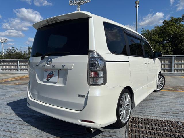 ヴォクシー ＺＳ　社外１８インチＡＷ／Ｂｌｕｅｔｏｏｔｈ／両側パワスラ／カロッツェリアナビ／フリップダウンモニター／インナーミラー型ドラレコ／ウォークスルー／ＥＴＣ（63枚目）