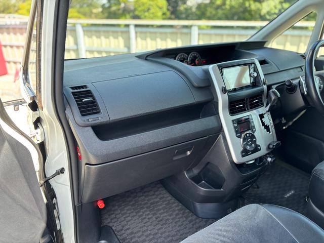 ヴォクシー ＺＳ　社外１８インチＡＷ／Ｂｌｕｅｔｏｏｔｈ／両側パワスラ／カロッツェリアナビ／フリップダウンモニター／インナーミラー型ドラレコ／ウォークスルー／ＥＴＣ（69枚目）