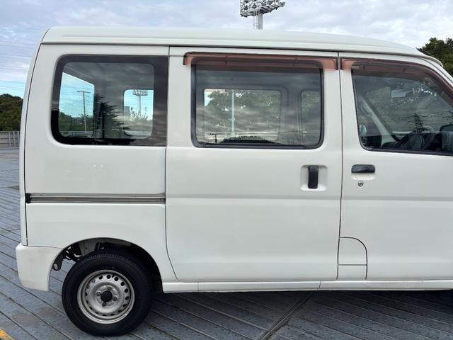 ハイゼットカーゴ スペシャルクリーンハイルーフ　両側スライドドア／ドラレコ／フルフラット／社外ＣＤ／集中ドアロック／Ｗエアバック／（17枚目）