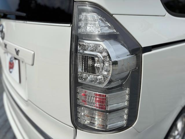 ヴォクシー ＺＳ　社外１８インチＡＷ／モデリスタ／カロッツェリアナビ／サブウーファー／フリップダウンモニター／バックカメラ／ＴＶ／Ｄ席シートヒーター／ＥＴＣ（12枚目）