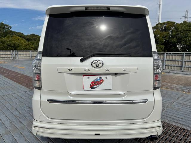 ヴォクシー ＺＳ　社外１８インチＡＷ／モデリスタ／カロッツェリアナビ／サブウーファー／フリップダウンモニター／バックカメラ／ＴＶ／Ｄ席シートヒーター／ＥＴＣ（13枚目）