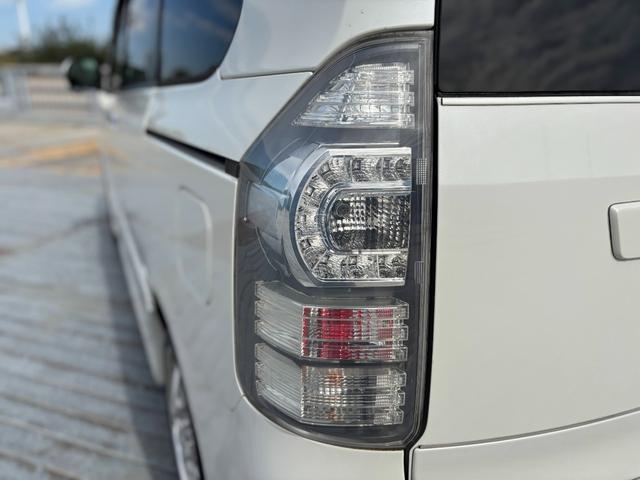 ヴォクシー ＺＳ　社外１８インチＡＷ／モデリスタ／カロッツェリアナビ／サブウーファー／フリップダウンモニター／バックカメラ／ＴＶ／Ｄ席シートヒーター／ＥＴＣ（24枚目）