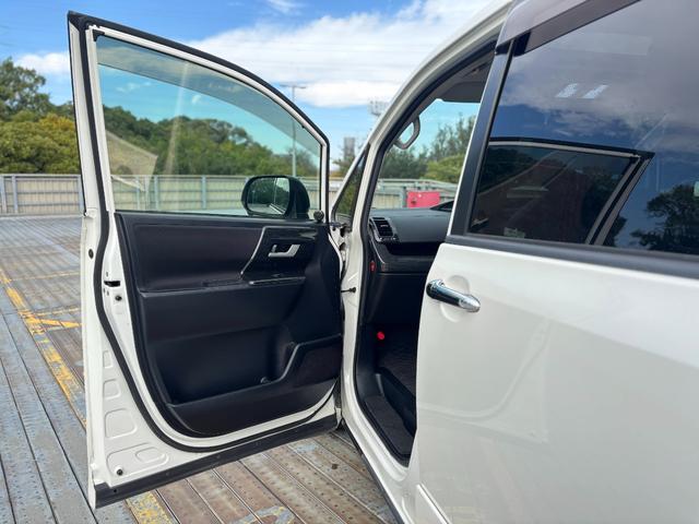 ヴォクシー ＺＳ　社外１８インチＡＷ／モデリスタ／カロッツェリアナビ／サブウーファー／フリップダウンモニター／バックカメラ／ＴＶ／Ｄ席シートヒーター／ＥＴＣ（42枚目）