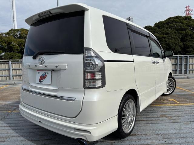 ヴォクシー ＺＳ　社外１８インチＡＷ／モデリスタ／カロッツェリアナビ／サブウーファー／フリップダウンモニター／バックカメラ／ＴＶ／Ｄ席シートヒーター／ＥＴＣ（62枚目）