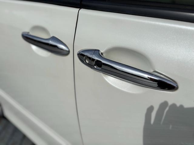 ヴォクシー ＺＳ　社外１８インチＡＷ／モデリスタ／カロッツェリアナビ／サブウーファー／フリップダウンモニター／バックカメラ／ＴＶ／Ｄ席シートヒーター／ＥＴＣ（63枚目）