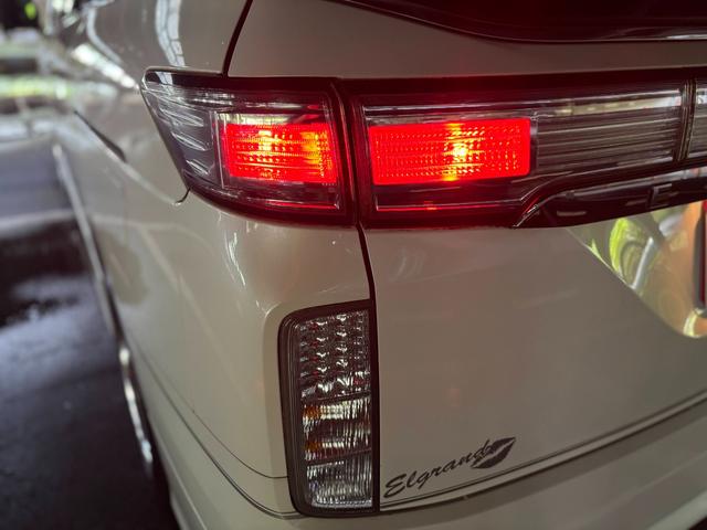 エルグランド 250ハイウェイスターアーバンクロム 社外20インチAW/Bluetooth/両側パワスラ/フリップダウンモニター/8インチALPINEナビ/TV/パワーバックドア/Fエアロ/後席オットマン/ETC(13枚目)