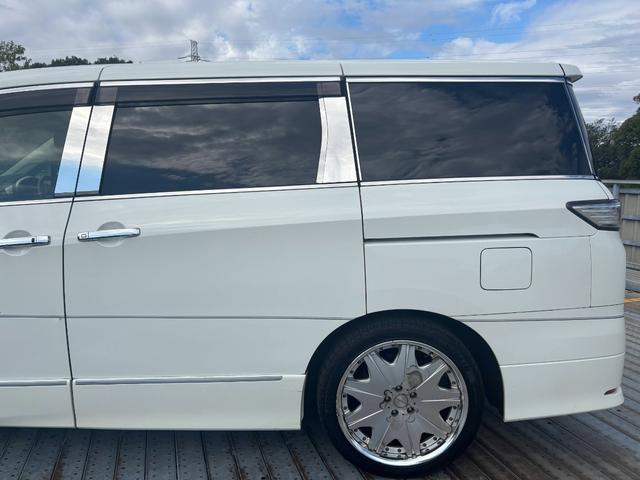 エルグランド 250ハイウェイスターアーバンクロム 社外20インチAW/Bluetooth/両側パワスラ/フリップダウンモニター/8インチALPINEナビ/TV/パワーバックドア/Fエアロ/後席オットマン/ETC(17枚目)