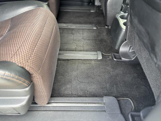 エルグランド 250ハイウェイスターアーバンクロム 社外20インチAW/Bluetooth/両側パワスラ/フリップダウンモニター/8インチALPINEナビ/TV/パワーバックドア/Fエアロ/後席オットマン/ETC(20枚目)