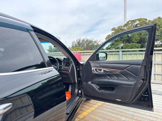 フーガ ３７０ＧＴ　タイプＳ　社外２２インチＡＷ／Ｂｌｕｅｔｏｏｔｈ／ブリッツ車高調／パワーシート／オットマン／バックカメラ／スマートキー／クルコン／カーテシーライト／フォグ／ＥＴＣ（43枚目）