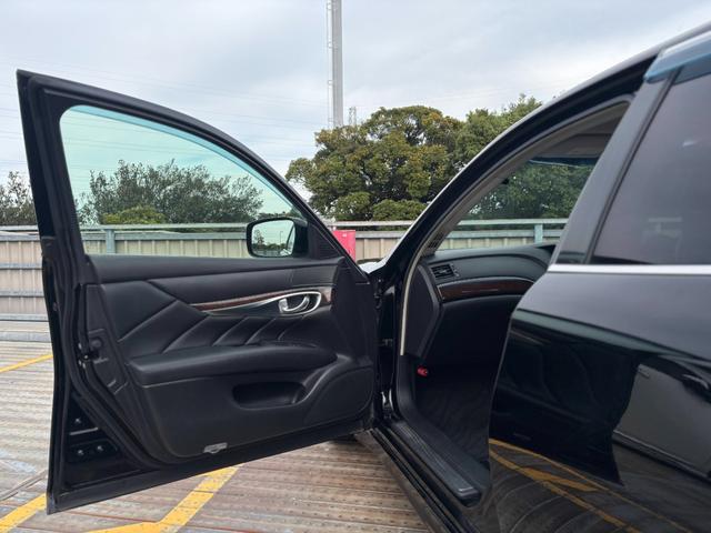 フーガ ３７０ＧＴ　タイプＳ　社外２２インチＡＷ／Ｂｌｕｅｔｏｏｔｈ／ブリッツ車高調／パワーシート／オットマン／バックカメラ／スマートキー／クルコン／カーテシーライト／フォグ／ＥＴＣ（44枚目）