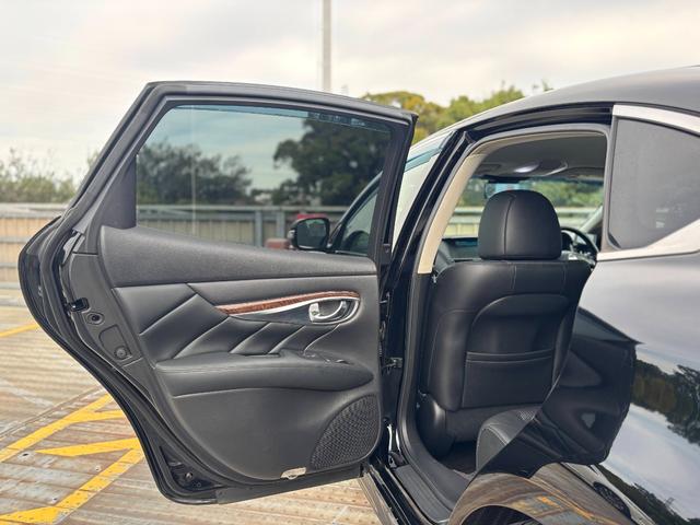 フーガ ３７０ＧＴ　タイプＳ　社外２２インチＡＷ／Ｂｌｕｅｔｏｏｔｈ／ブリッツ車高調／パワーシート／オットマン／バックカメラ／スマートキー／クルコン／カーテシーライト／フォグ／ＥＴＣ（47枚目）