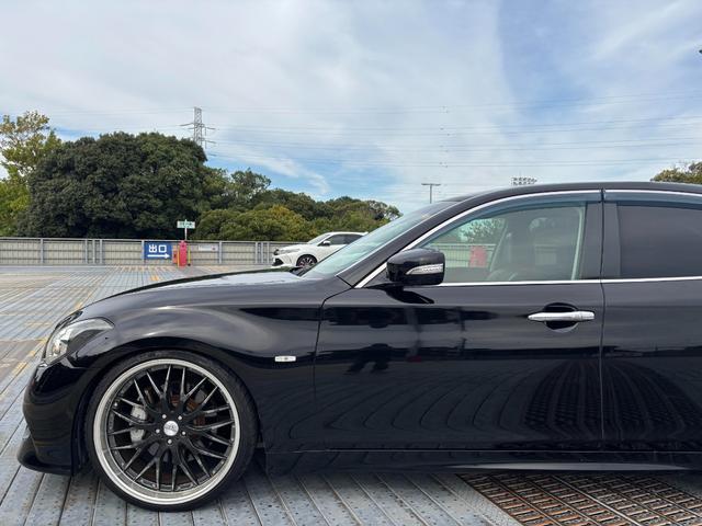 フーガ ３７０ＧＴ　タイプＳ　社外２２インチＡＷ／Ｂｌｕｅｔｏｏｔｈ／ブリッツ車高調／パワーシート／オットマン／バックカメラ／スマートキー／クルコン／カーテシーライト／フォグ／ＥＴＣ（55枚目）