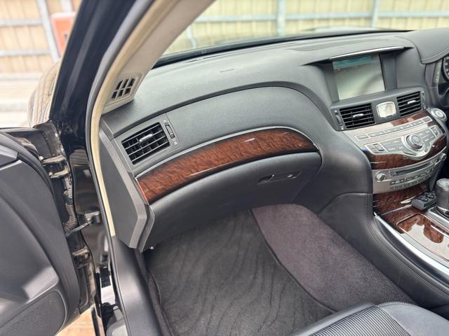 フーガ ３７０ＧＴ　タイプＳ　社外２２インチＡＷ／Ｂｌｕｅｔｏｏｔｈ／ブリッツ車高調／パワーシート／オットマン／バックカメラ／スマートキー／クルコン／カーテシーライト／フォグ／ＥＴＣ（67枚目）