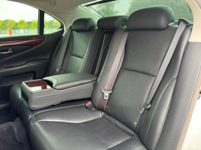 LS LS460 バージョンSZ Iパッケージ 純正19インチAW/Fエアロ/レザーシート/パワーシート/シートヒーター/ワンオーナー/クルコン/TV/バックカメラ/記録簿/ETC(7枚目)