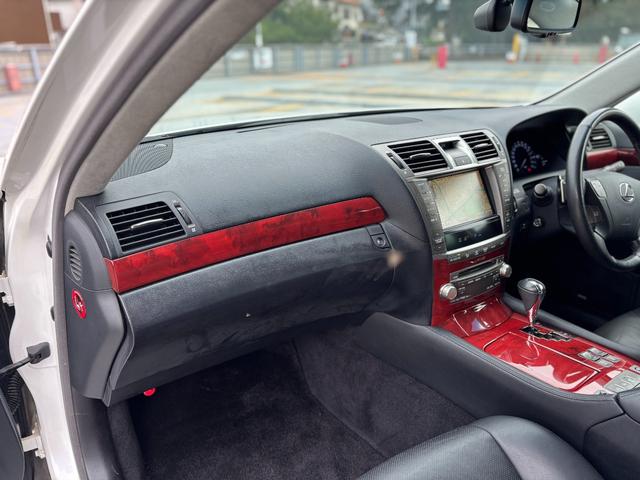 LS LS460 バージョンSZ Iパッケージ 純正19インチAW/Fエアロ/レザーシート/パワーシート/シートヒーター/ワンオーナー/クルコン/TV/バックカメラ/記録簿/ETC(35枚目)