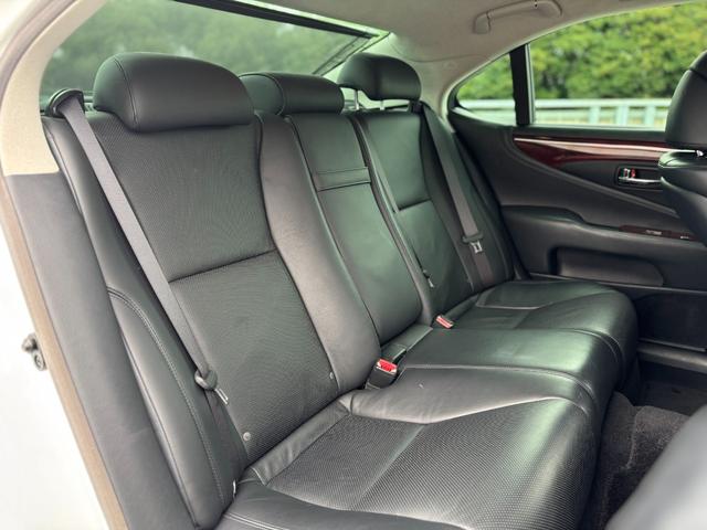 LS LS460 バージョンSZ Iパッケージ 純正19インチAW/Fエアロ/レザーシート/パワーシート/シートヒーター/ワンオーナー/クルコン/TV/バックカメラ/記録簿/ETC(63枚目)