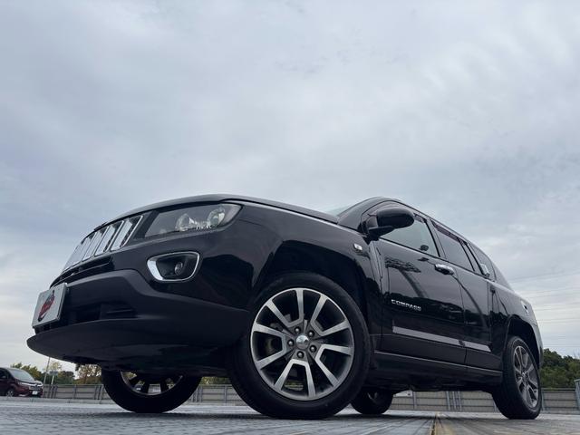 ジープ・コンパス リミテッド　４ＷＤ／Ｂｌｕｅｔｏｏｔｈ／純正１８インチＡＷ／カロッツェリアナビ／ＴＶ／レーダ探知機／ドラレコ／バックカメラ／サイドカメラ／クルコン／レザーシート／ＥＴＣ（9枚目）