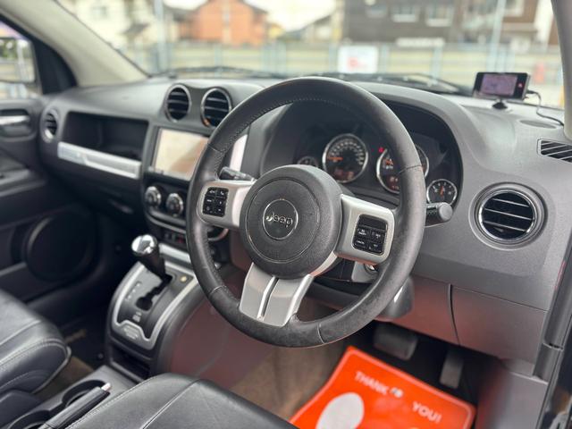 ジープ・コンパス リミテッド　４ＷＤ／Ｂｌｕｅｔｏｏｔｈ／純正１８インチＡＷ／カロッツェリアナビ／ＴＶ／レーダ探知機／ドラレコ／バックカメラ／サイドカメラ／クルコン／レザーシート／ＥＴＣ（12枚目）