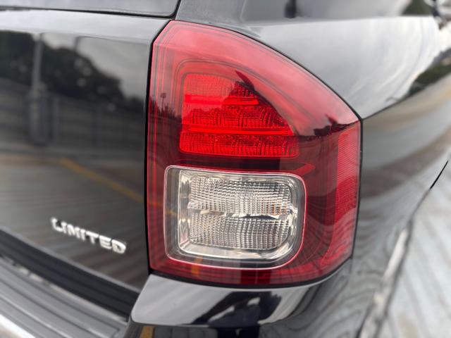 ジープ・コンパス リミテッド　４ＷＤ／Ｂｌｕｅｔｏｏｔｈ／純正１８インチＡＷ／カロッツェリアナビ／ＴＶ／レーダ探知機／ドラレコ／バックカメラ／サイドカメラ／クルコン／レザーシート／ＥＴＣ（28枚目）