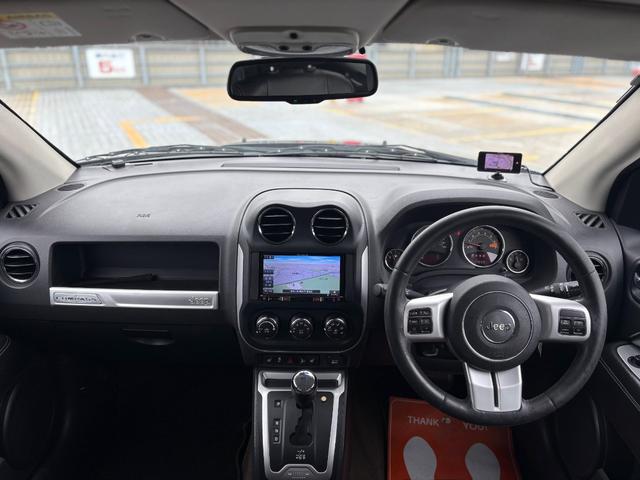 ジープ・コンパス リミテッド　４ＷＤ／Ｂｌｕｅｔｏｏｔｈ／純正１８インチＡＷ／カロッツェリアナビ／ＴＶ／レーダ探知機／ドラレコ／バックカメラ／サイドカメラ／クルコン／レザーシート／ＥＴＣ（42枚目）