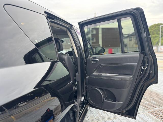ジープ・コンパス リミテッド　４ＷＤ／Ｂｌｕｅｔｏｏｔｈ／純正１８インチＡＷ／カロッツェリアナビ／ＴＶ／レーダ探知機／ドラレコ／バックカメラ／サイドカメラ／クルコン／レザーシート／ＥＴＣ（44枚目）