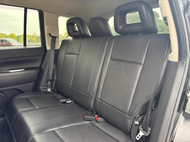 ジープ・コンパス リミテッド　４ＷＤ／Ｂｌｕｅｔｏｏｔｈ／純正１８インチＡＷ／カロッツェリアナビ／ＴＶ／レーダ探知機／ドラレコ／バックカメラ／サイドカメラ／クルコン／レザーシート／ＥＴＣ（57枚目）