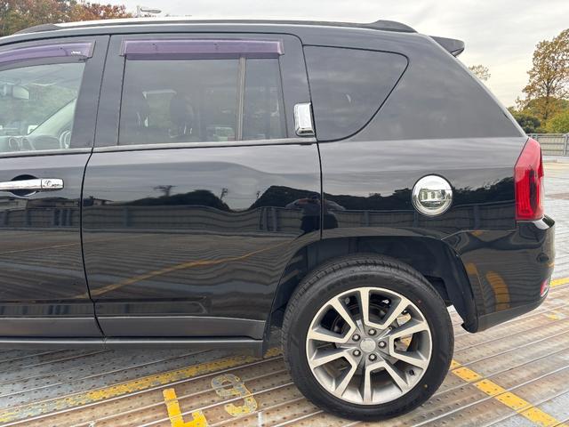 ジープ・コンパス リミテッド　４ＷＤ／Ｂｌｕｅｔｏｏｔｈ／純正１８インチＡＷ／カロッツェリアナビ／ＴＶ／レーダ探知機／ドラレコ／バックカメラ／サイドカメラ／クルコン／レザーシート／ＥＴＣ（69枚目）