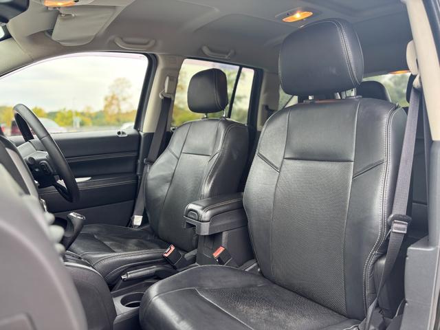 ジープ・コンパス リミテッド　４ＷＤ／Ｂｌｕｅｔｏｏｔｈ／純正１８インチＡＷ／カロッツェリアナビ／ＴＶ／レーダ探知機／ドラレコ／バックカメラ／サイドカメラ／クルコン／レザーシート／ＥＴＣ（74枚目）