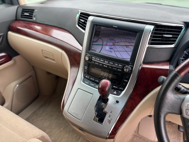 アルファード ２４０Ｇ　４ＷＤ／ワンオーナー／社外１９インチＡＷ／両側パワスラ／Ｆ．Ｒエアロ／パワーシート／後席オットマン／クルコン／フリップダウンモニター／バックカメラ／（7枚目）