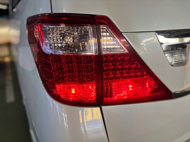 アルファード ２４０Ｇ　４ＷＤ／ワンオーナー／社外１９インチＡＷ／両側パワスラ／Ｆ．Ｒエアロ／パワーシート／後席オットマン／クルコン／フリップダウンモニター／バックカメラ／（8枚目）