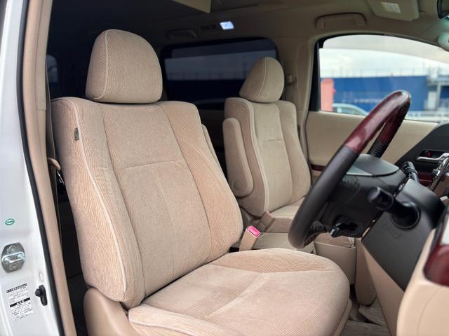 アルファード ２４０Ｇ　４ＷＤ／ワンオーナー／社外１９インチＡＷ／両側パワスラ／Ｆ．Ｒエアロ／パワーシート／後席オットマン／クルコン／フリップダウンモニター／バックカメラ／（10枚目）