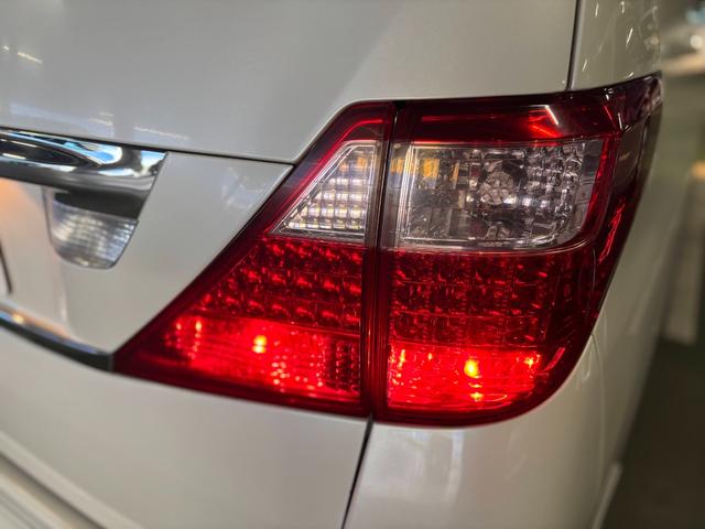 アルファード ２４０Ｇ　４ＷＤ／ワンオーナー／社外１９インチＡＷ／両側パワスラ／Ｆ．Ｒエアロ／パワーシート／後席オットマン／クルコン／フリップダウンモニター／バックカメラ／（13枚目）