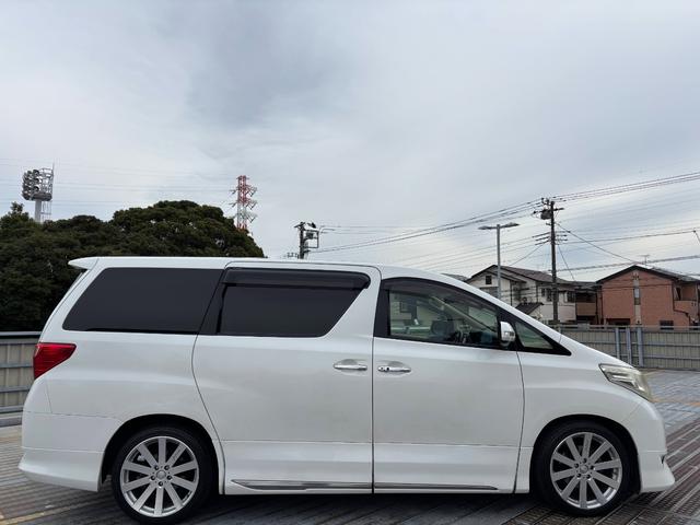 アルファード ２４０Ｇ　４ＷＤ／ワンオーナー／社外１９インチＡＷ／両側パワスラ／Ｆ．Ｒエアロ／パワーシート／後席オットマン／クルコン／フリップダウンモニター／バックカメラ／（17枚目）