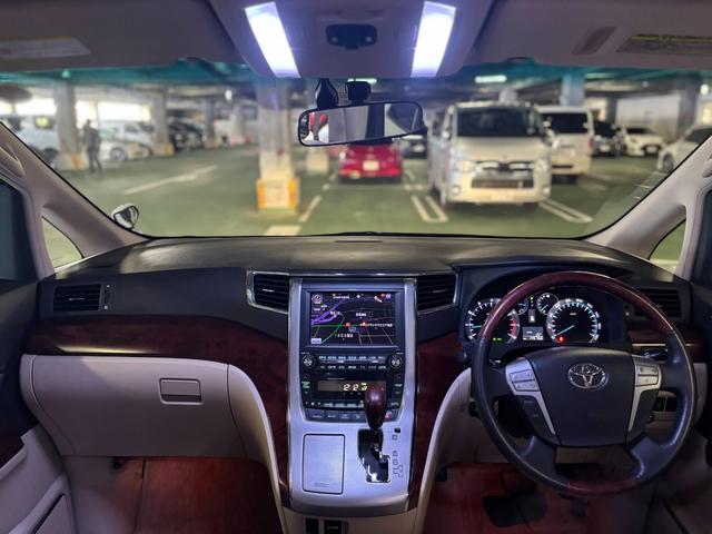 アルファード ２４０Ｇ　４ＷＤ／ワンオーナー／社外１９インチＡＷ／両側パワスラ／Ｆ．Ｒエアロ／パワーシート／後席オットマン／クルコン／フリップダウンモニター／バックカメラ／（40枚目）