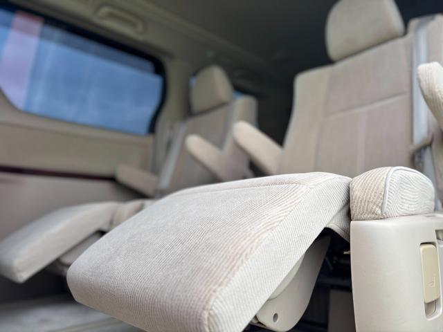 アルファード ２４０Ｇ　４ＷＤ／ワンオーナー／社外１９インチＡＷ／両側パワスラ／Ｆ．Ｒエアロ／パワーシート／後席オットマン／クルコン／フリップダウンモニター／バックカメラ／（41枚目）