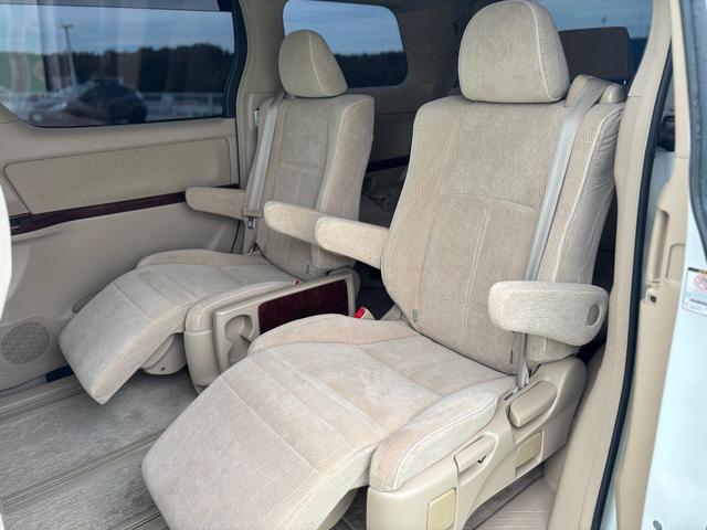 アルファード ２４０Ｇ　４ＷＤ／ワンオーナー／社外１９インチＡＷ／両側パワスラ／Ｆ．Ｒエアロ／パワーシート／後席オットマン／クルコン／フリップダウンモニター／バックカメラ／（64枚目）