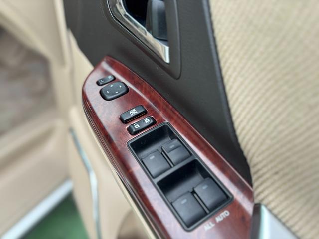 アルファード ２４０Ｇ　４ＷＤ／ワンオーナー／社外１９インチＡＷ／両側パワスラ／Ｆ．Ｒエアロ／パワーシート／後席オットマン／クルコン／フリップダウンモニター／バックカメラ／（65枚目）