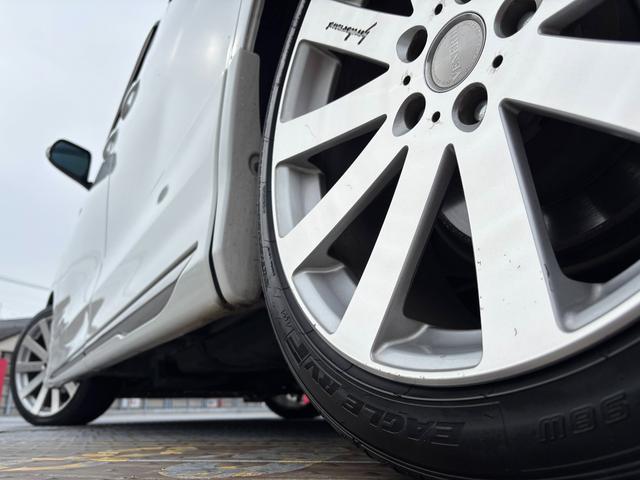 アルファード ２４０Ｇ　４ＷＤ／ワンオーナー／社外１９インチＡＷ／両側パワスラ／Ｆ．Ｒエアロ／パワーシート／後席オットマン／クルコン／フリップダウンモニター／バックカメラ／（67枚目）