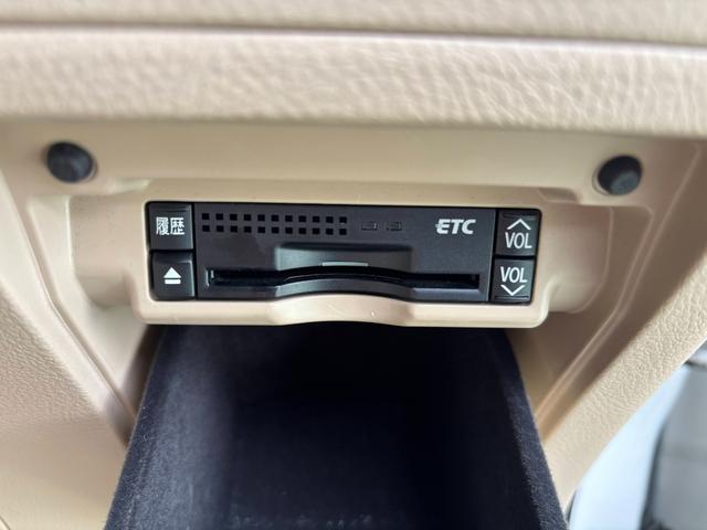 アルファード ２４０Ｇ　４ＷＤ／ワンオーナー／社外１９インチＡＷ／両側パワスラ／Ｆ．Ｒエアロ／パワーシート／後席オットマン／クルコン／フリップダウンモニター／バックカメラ／（69枚目）