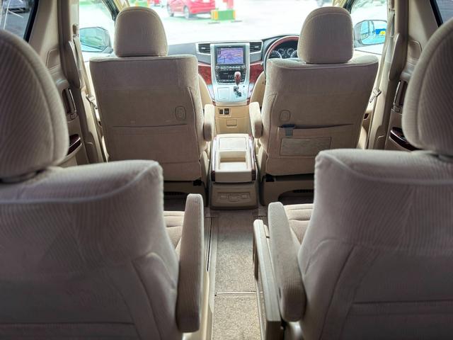 アルファード ２４０Ｇ　４ＷＤ／ワンオーナー／社外１９インチＡＷ／両側パワスラ／Ｆ．Ｒエアロ／パワーシート／後席オットマン／クルコン／フリップダウンモニター／バックカメラ／（70枚目）