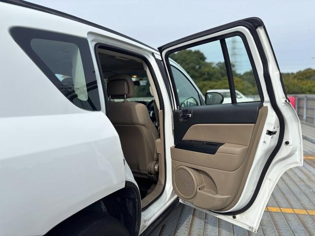 ジープ・コンパス アルティテュード　スポーツ　ナビエディション　純正１７インチＡＷ／Ｂｌｕｅｔｏｏｔｈ／カロッツェリアナビ／サイドカメラ／ルーフレール／クルコン／フォグ（14枚目）