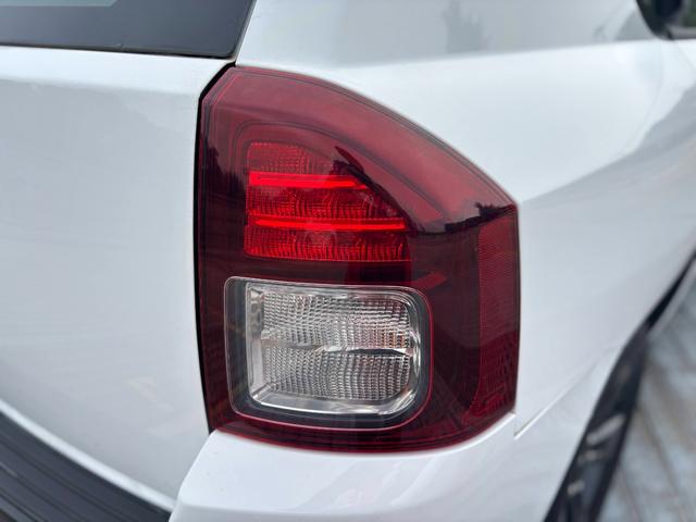 ジープ・コンパス アルティテュード　スポーツ　ナビエディション　純正１７インチＡＷ／Ｂｌｕｅｔｏｏｔｈ／カロッツェリアナビ／サイドカメラ／ルーフレール／クルコン／フォグ（18枚目）